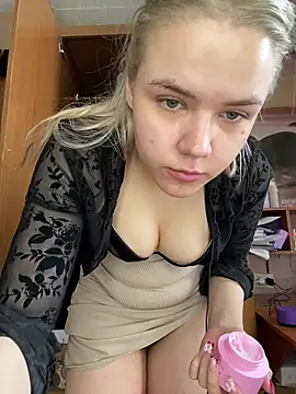 Snapshot of April_Purr chatting on April 2026 07:12:02 AM April Purr online show from April 2026 07:12:02 AM