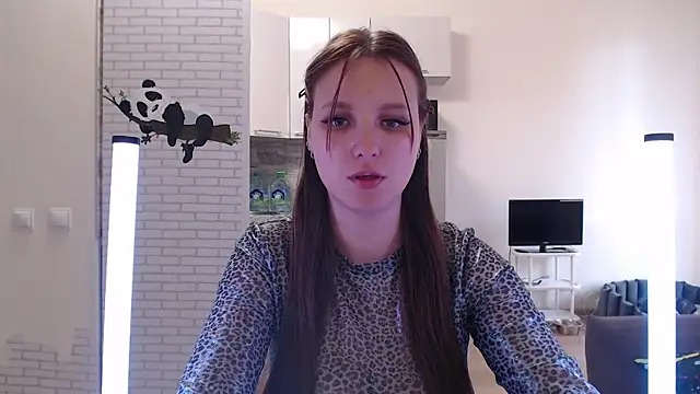 Leonaalove online show from April 2026 01:13:02 PM