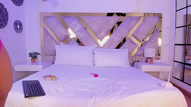 Snapshot of Marianee_Rousse chatting on October 2025 10:19:01 PM Marianee Rousse online show from October 2025 10:19:01 PM