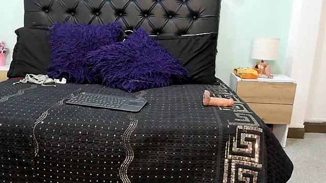 Snapshot of Marianee_Rousse chatting on November 2025 10:09:01 PM Marianee Rousse online show from November 2025 10:09:01 PM