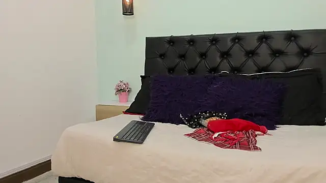 Snapshot of Marianee_Rousse chatting on November 2025 10:19:02 PM Marianee Rousse online show from November 2025 10:19:02 PM