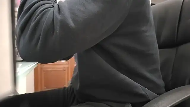 Snapshot of cqhd76 chatting on December 2025 06:52:01 AM cqhd76 online show from December 2025 06:52:01 AM