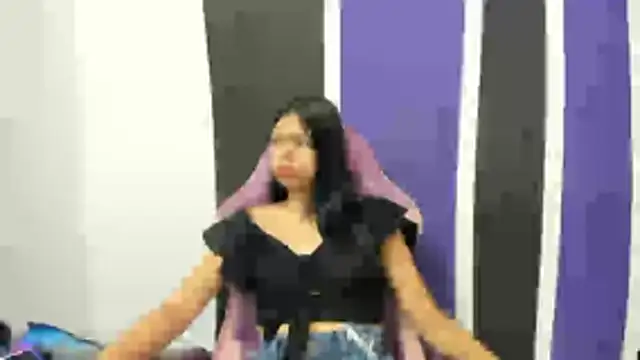 Snapshot of shy_luna18 chatting on January 2026 02:33:02 PM shy luna18 online show from January 2026 02:33:02 PM