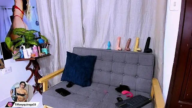 Snapshot of zou_quira chatting on May 2026 01:56:01 AM zou quira online show from May 2026 01:56:01 AM