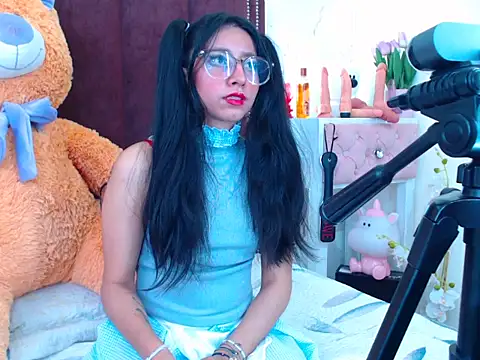 Snapshot of VioletxBloom chatting on October 2025 07:23:02 PM VioletxBloom online show from October 2025 07:23:02 PM