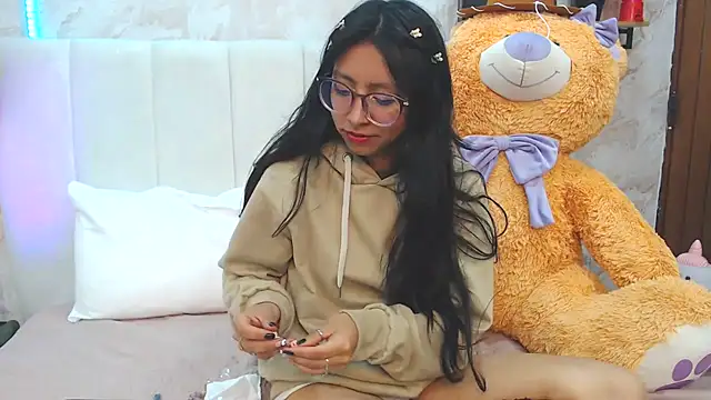 Snapshot of VioletxBloom chatting on October 2025 07:36:02 PM VioletxBloom online show from October 2025 07:36:02 PM