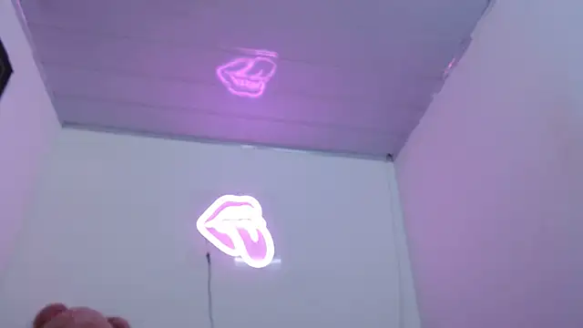 valerii fox 69 online show from December 2025 05:04:02 AM