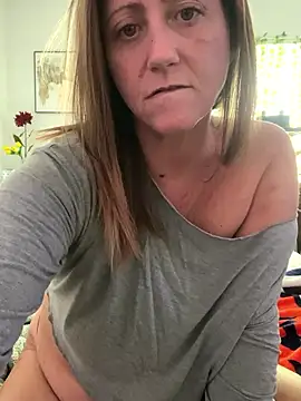 Snapshot of Milfy2017 chatting on January 2026 05:48:02 PM Milfy2017 online show from January 2026 05:48:02 PM