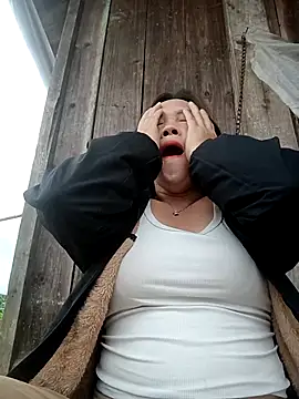 miumiu 00 online show from October 2025 01:35:01 AM