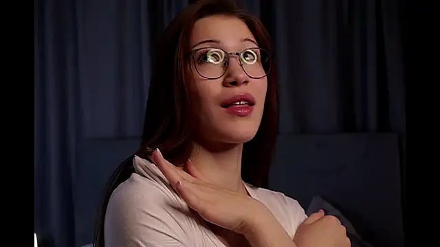 Snapshot of KarisaKusner chatting on October 2025 12:13:01 AM KarisaKusner online show from October 2025 12:13:01 AM