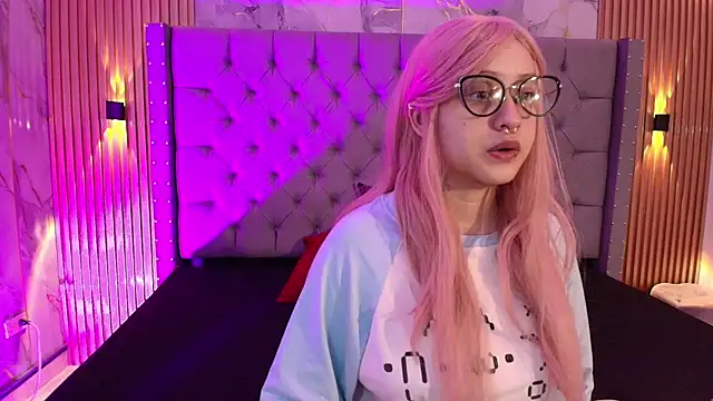 Snapshot of Suxan_White_ chatting on November 2025 11:49:01 AM Suxan White online show from November 2025 11:49:01 AM