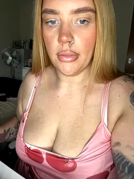 Snapshot of MysteriousMylaX chatting on October 2025 01:22:02 PM MysteriousMylaX online show from October 2025 01:22:02 PM