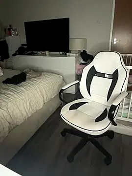 Snapshot of MysteriousMylaX chatting on November 2025 05:44:01 PM MysteriousMylaX online show from November 2025 05:44:01 PM