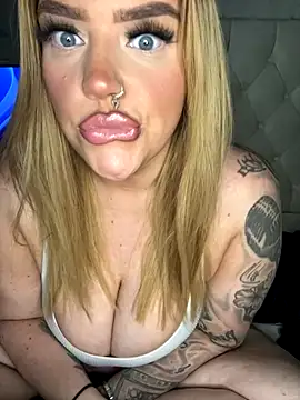 Snapshot of MysteriousMylaX chatting on November 2025 10:35:01 PM MysteriousMylaX online show from November 2025 10:35:01 PM