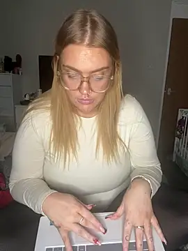 Snapshot of MysteriousMylaX chatting on December 2025 08:04:01 PM MysteriousMylaX online show from December 2025 08:04:01 PM