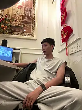 linh21107 online show from April 2026 12:32:01 PM