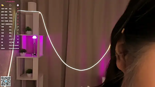 AlberthaEscue online show from November 2025 04:18:01 AM