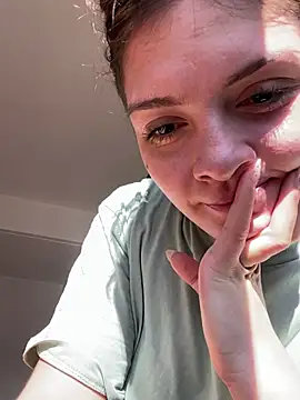 Danielaeliana online show from May 2026 05:28:01 PM