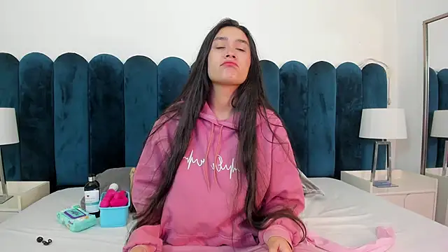 EmilyHanks  online show from January 2026 10:59:02 PM