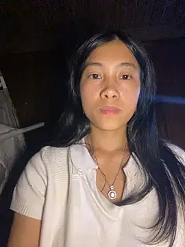 EmLy02 online show from November 2025 12:25:01 PM