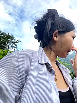 Miumieu online show from October 2025 12:43:02 AM