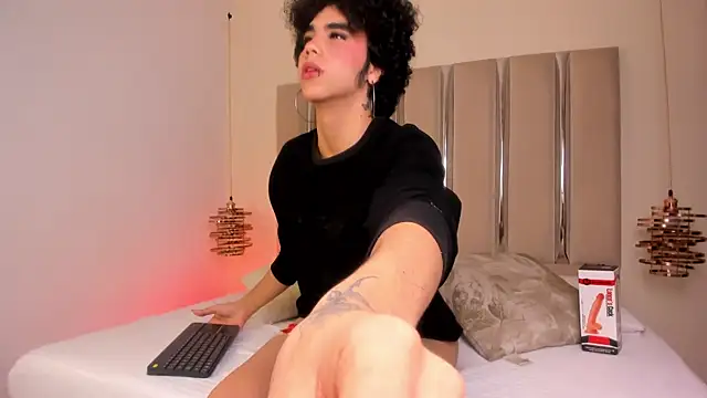 Snapshot of Kheyler_Thompson chatting on October 2025 12:03:02 PM Kheyler Thompson online show from October 2025 12:03:02 PM