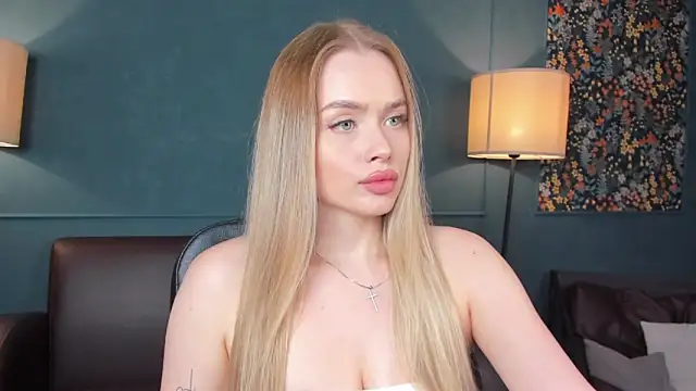 Snapshot of AvroraGoldie chatting on September 2025 10:26:01 AM AvroraGoldie online show from September 2025 10:26:01 AM