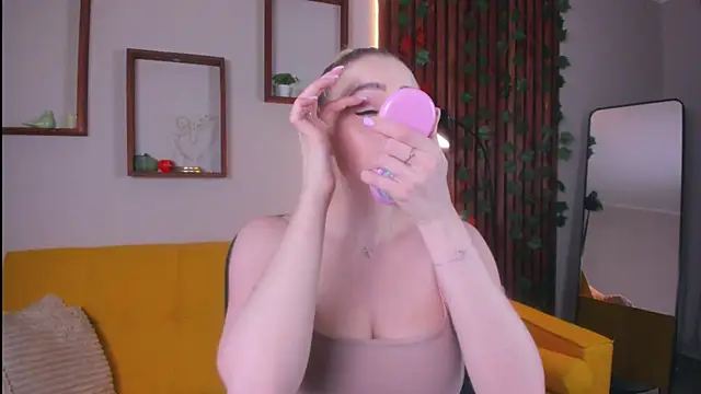 Snapshot of AvroraGoldie chatting on December 2025 03:37:02 AM AvroraGoldie online show from December 2025 03:37:02 AM