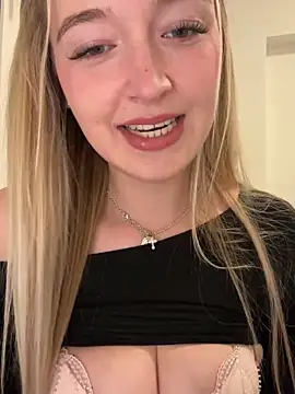 emilypeperoni online show from April 2026 08:24:02 PM