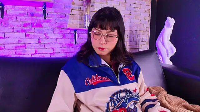 kitty malach online show from April 2026 03:01:01 AM