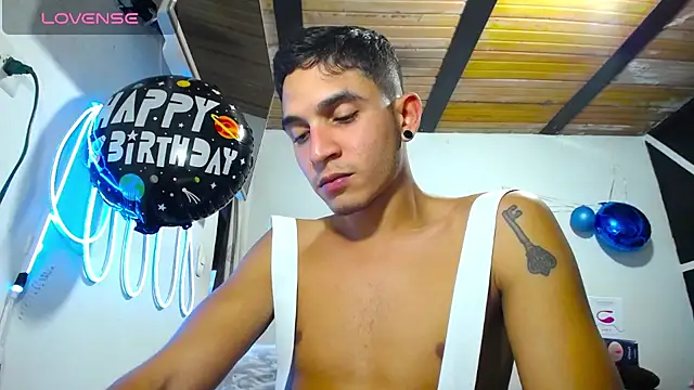 Angel latinboy online show from March 2025 11:12:02 PM