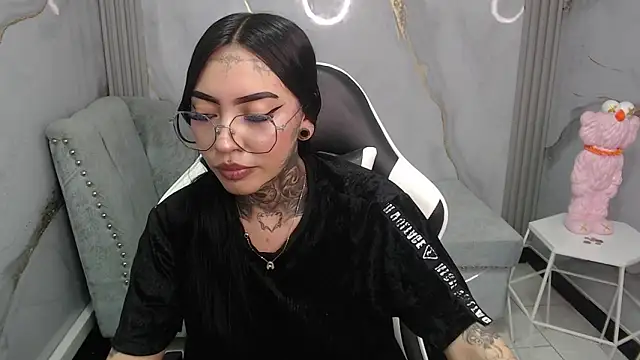 Ashley Blum v online show from November 2025 08:11:02 PM