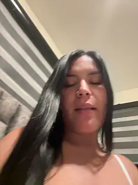 MacaW09 online show from April 2026 12:27:02 AM