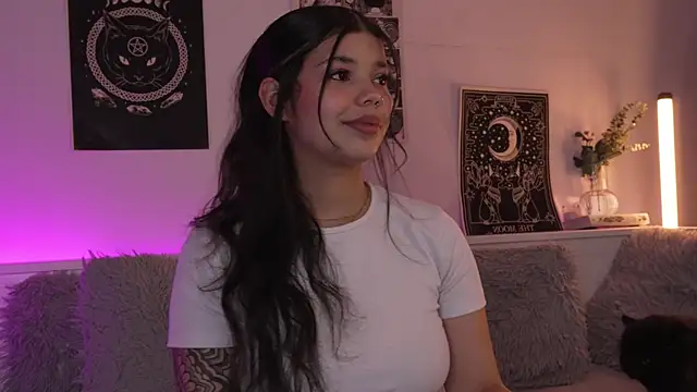 sophieee art online show from October 2025 02:20:01 AM