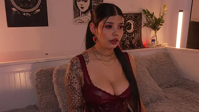 sophieee art online show from November 2025 09:46:02 PM