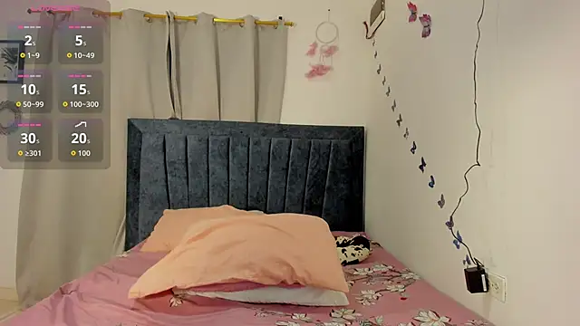 Snapshot of emmie_bunny chatting on September 2025 10:33:01 PM emmie bunny online show from September 2025 10:33:01 PM