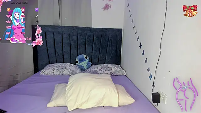 Snapshot of emmie_bunny chatting on December 2025 11:21:01 PM emmie bunny online show from December 2025 11:21:01 PM