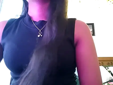 Snapshot of Maria--Strella chatting on October 2025 07:10:02 AM Maria--Strella online show from October 2025 07:10:02 AM