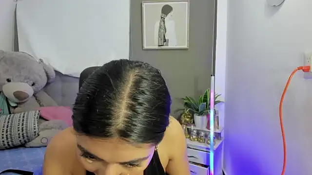 Allison 19   online show from November 2025 12:32:01 AM