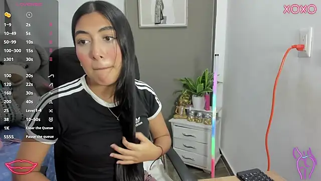 Allison 19   online show from November 2025 04:01:02 AM