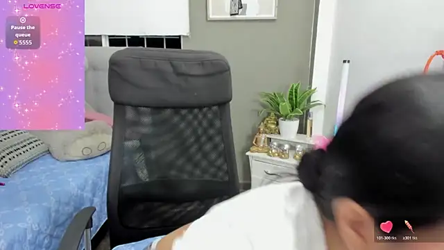 Allison 19   online show from December 2025 02:27:01 AM