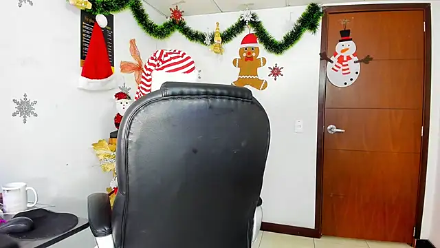 Aisha hotts777 online show from December 2025 05:26:02 AM