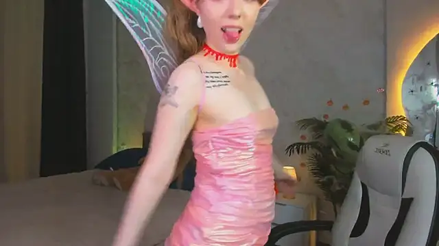 Lunar Lily online show from October 2025 06:26:01 AM