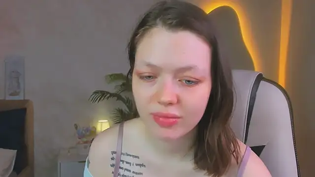 Lunar Lily online show from April 2026 05:41:01 AM