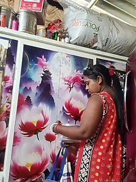 Hot-Show2 online show from November 2025 05:52:02 AM