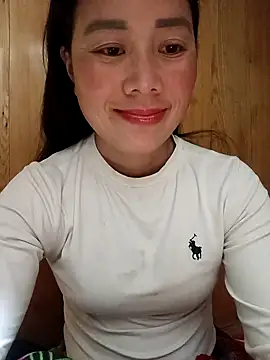 Snapshot of LyyChac chatting on December 2025 10:04:01 PM LyyChac online show from December 2025 10:04:01 PM