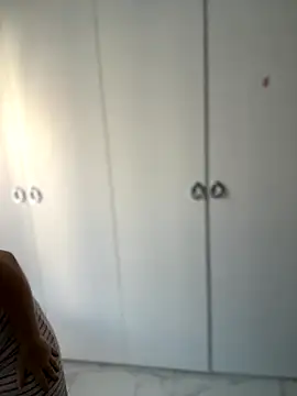 TenderLaGlamor online show from October 2025 12:35:02 PM