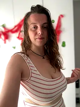 TenderLaGlamor online show from October 2025 10:49:01 AM