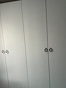 TenderLaGlamor online show from November 2025 12:37:02 PM