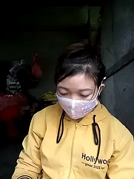 Snapshot of qychiu chatting on November 2025 01:22:01 AM qychiu online show from November 2025 01:22:01 AM